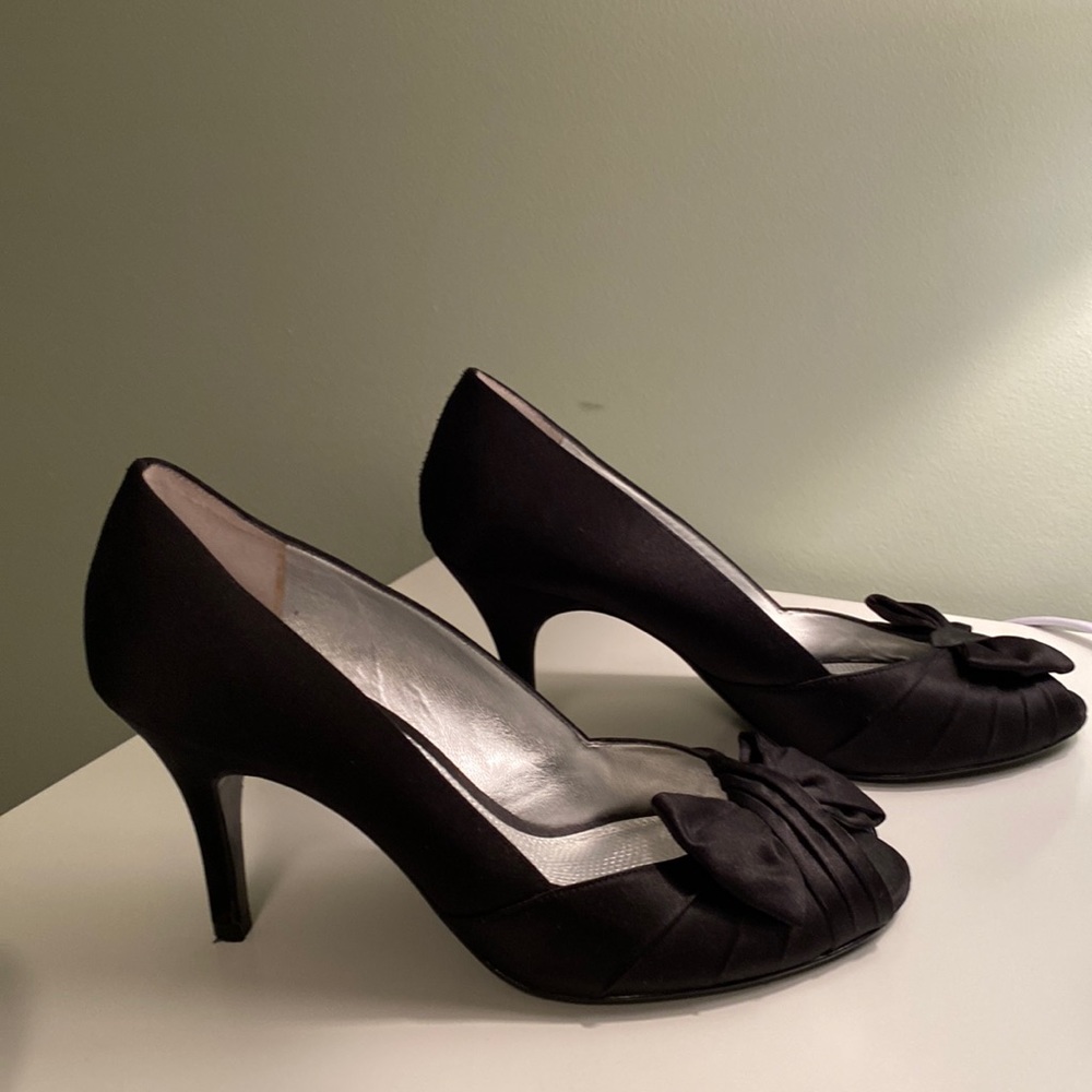 Nina Black Dress shoes with bow